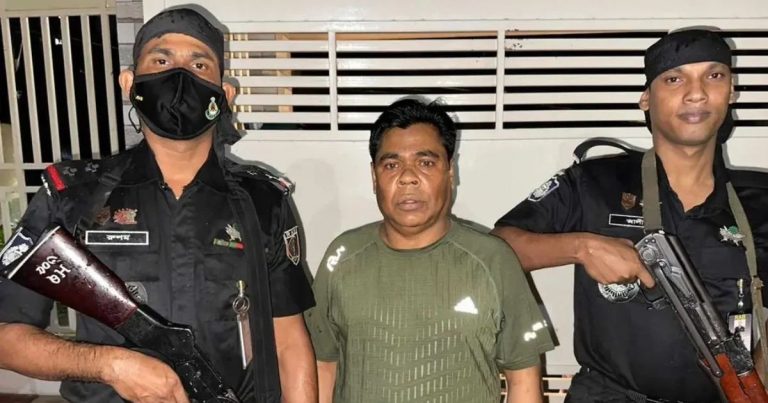 গত জুলাইয়ে হত্যাচেষ্টা মামলায় গ্রেফতার হন সাবেক এমপি আবুল কালাম
