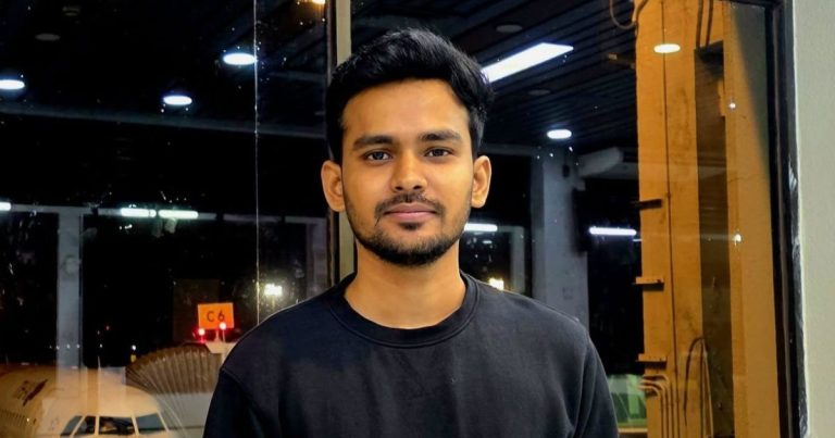 “আমাকে কি কোনোভাবে প্রশ্ন করার জন্য ফাঁসি দেওয়া যায় না?”, প্রশ্ন করেন আসিফ মাহমুদ