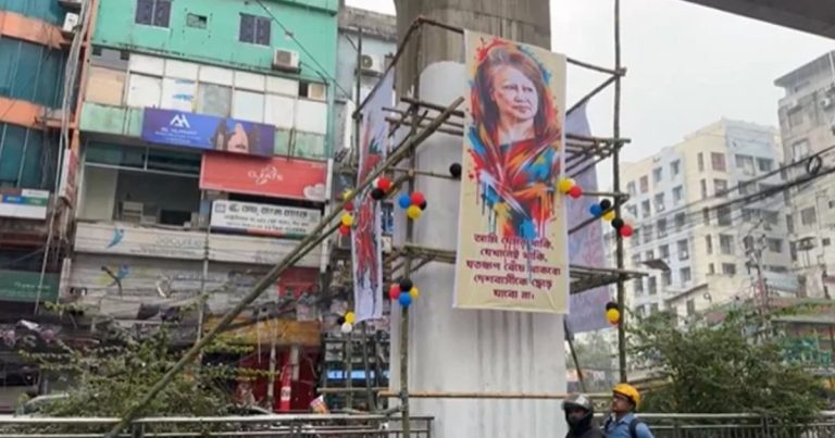 DNCC মেট্রো রেলের পিলারে জুলাইয়ের গ্রাফিতি পুনরায় আঁকার প্রচারণা শুরু করেছে